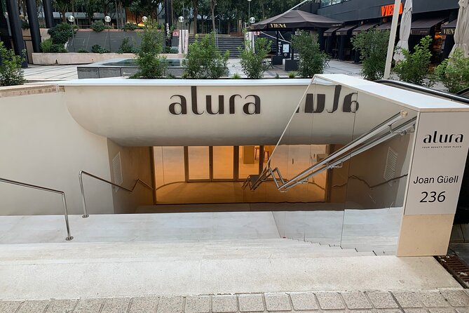 Traditional Thai Massage 60 min at THAI MASSAGE ALURA - Clean rooms, showers, and the small finish afterward