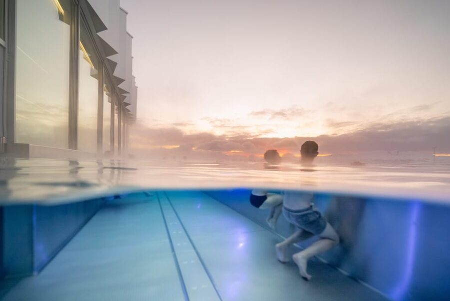 Tromsø: Spa/Pool with Bath, Sauna and Outdoor Heated Pool - Arriving from central Tromsø