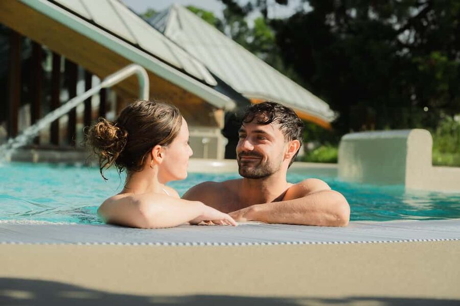 Valkenburg: Thermae 2000 Spa Entry Ticket - Booking a massage or facial